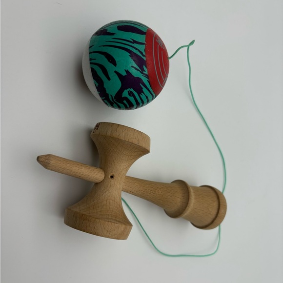 Sweets Kendamas Prime Laser Tag Skill Toy - Picture 6 of 6